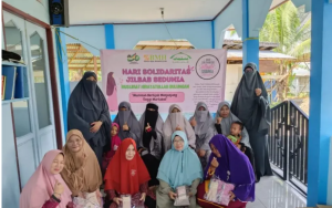Semarakkan Hari Solidaritas Hijab Internasional, PD Muslimat Hidayatullah Bulungan Bagikan Jilbab Gratis Kepada Muallaf