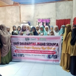 PW Mushida Sulbar Bagikan 1000 Jilbab Pada Hari Solidaritas Hijab Internasional
