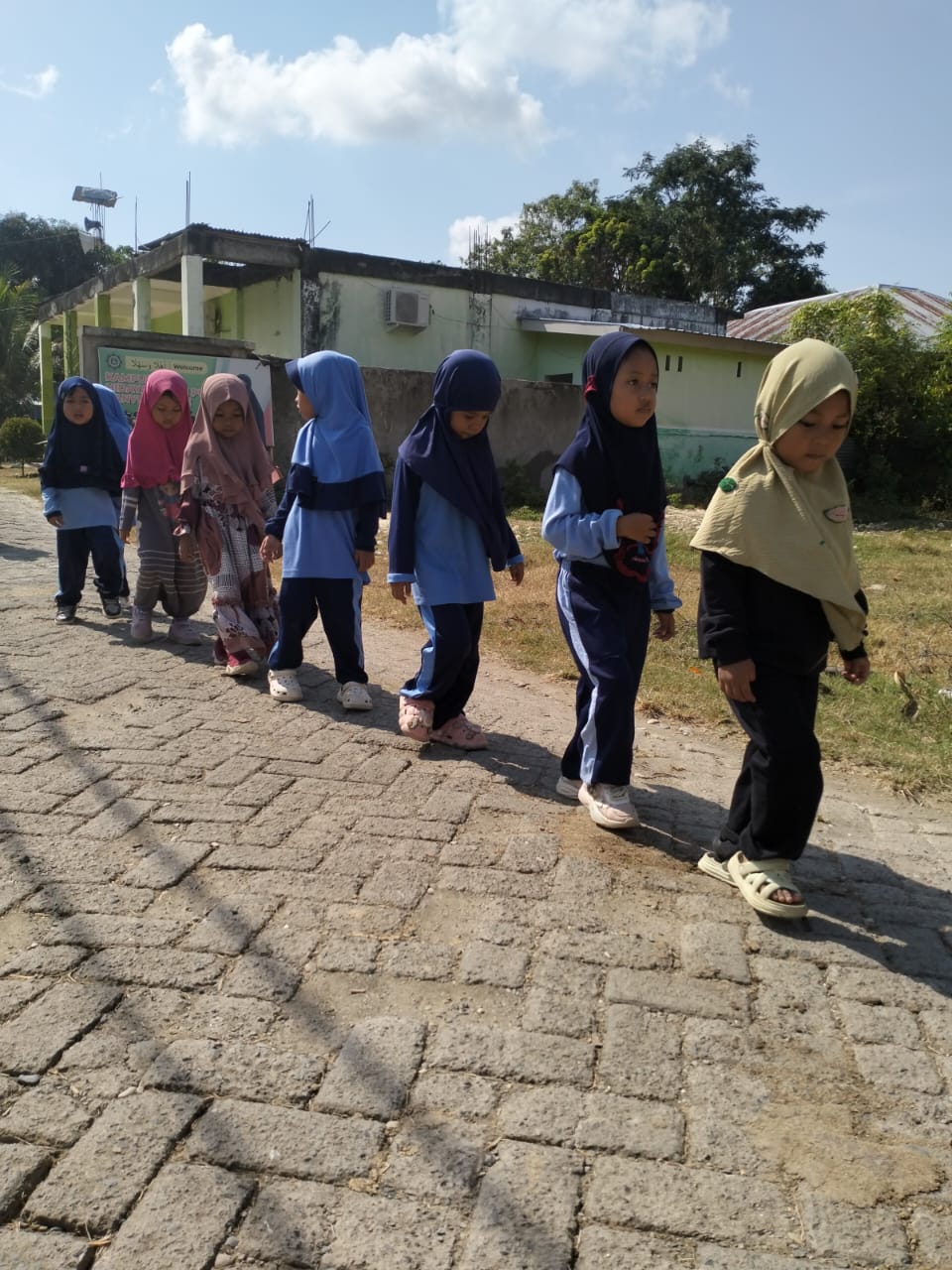 Learning on the go TK Yaa Bunayya Hidayatullah Bone