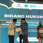 Dudung Amadung Abdullah Raih Penghargaan MUI