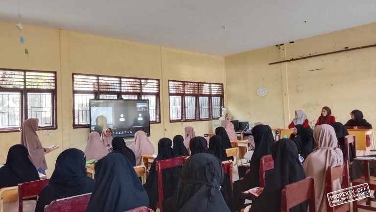 English Meeting Muslimat Hidayatullah Parepare: Asah Kemampuan Bahasa Internasional Santri
