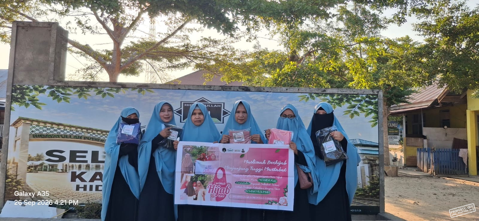 Mushida Gorontalo Semarakkan HSJD melalui Sedekah Jum’at dan Berbagi Jilbab