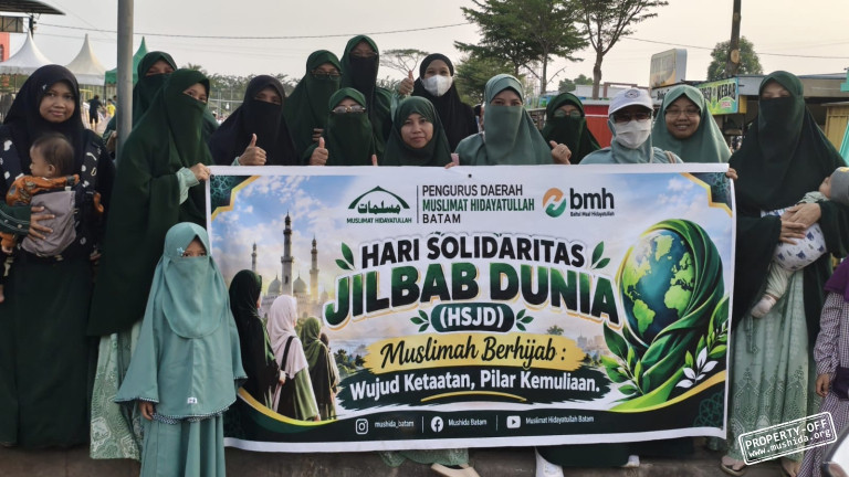 Muslimat Hidayatullah Batam Semarakkan HSJD melalui Aksi Berbagi Pakaian Muslimah