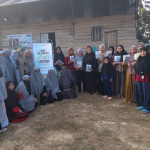 Peringati HSJD, Muslimat Hidayatullah Konawe Berbagi Hijab Kepada Masyarakat Sekitar