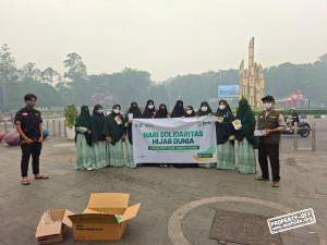 PW Mushida Kalimantan Barat Bersinergi dengan Laznaz BMH Bagikan Hijab, Masker, dan Vitamin di Tengah Karhutla