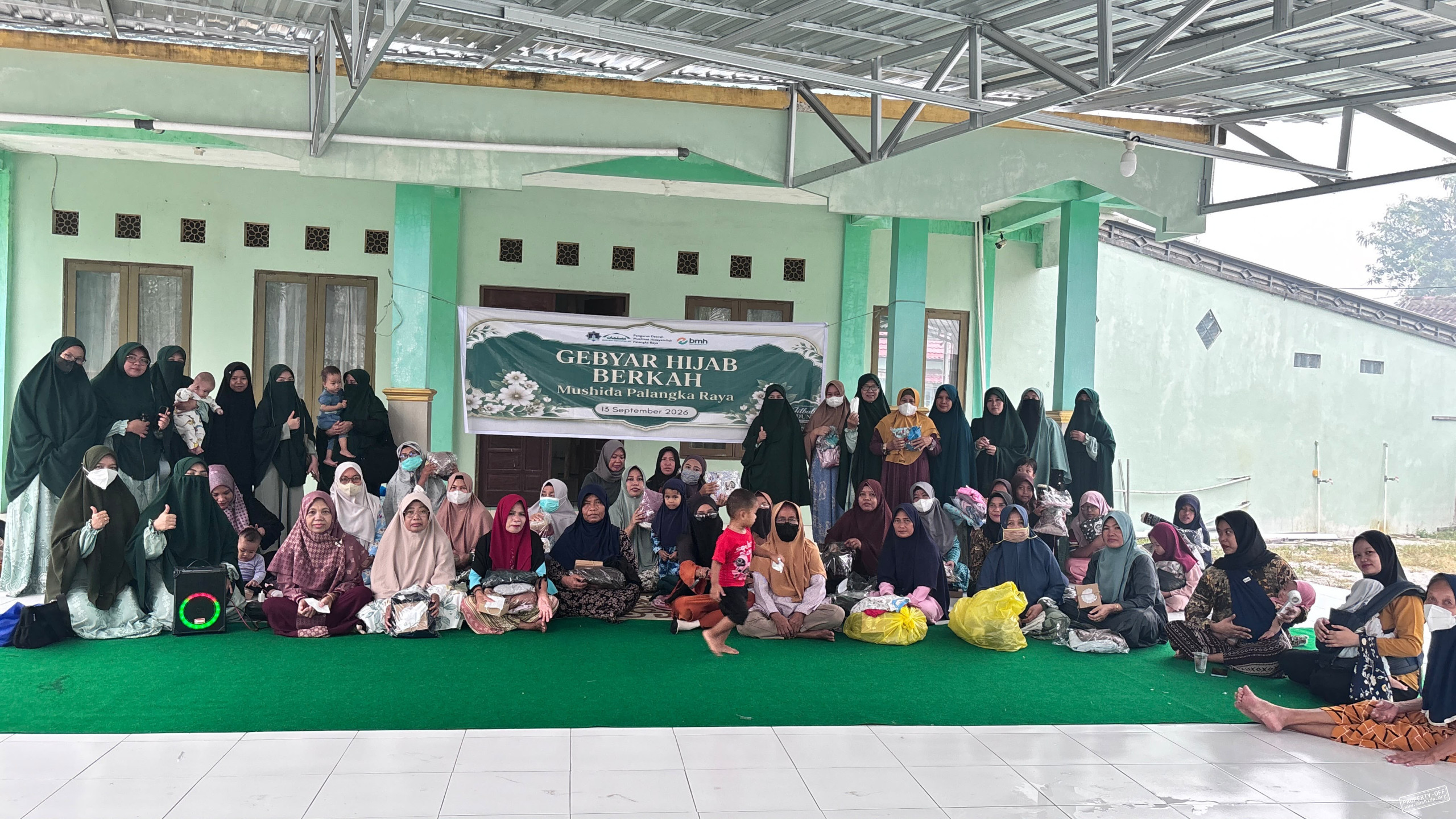 Muslimat Hidayatullah Palangka Raya Gelar Gebyar Hijab Berkah dan Sedekah Jum’at