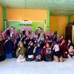 Peringati HSJD, Muslimat Hidayatullah Baubau Salurkan Hijab Untuk Warga Sekitar