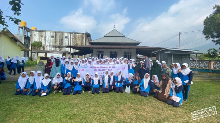 Mushida Maluku Utara Tanamkan Semangat Berhijab Kepada Ratusan Siswi SMPN 3 Ternate
