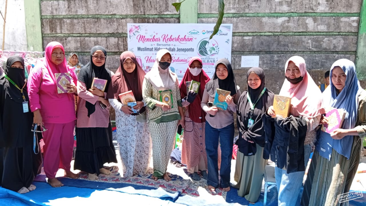 Tebar Keberkahan Di Hari Solidaritas Jilbab Sedunia, Muslimat Hidayatullah Jeneponto Berbagi Hijab